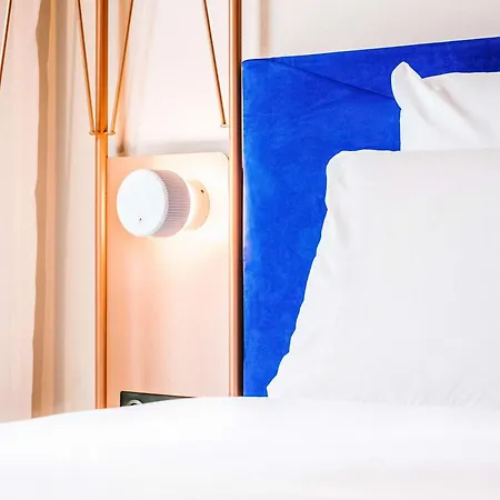 Hotel Mercure Centre Port 4*