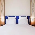 Mercure Centre Port Hotel 4*