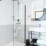 Hotel Mercure Centre Port 4*