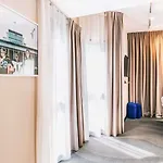 Hotel Mercure Centre Port 4*