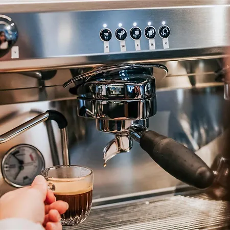 Hotel Mercure Centre Port 4*