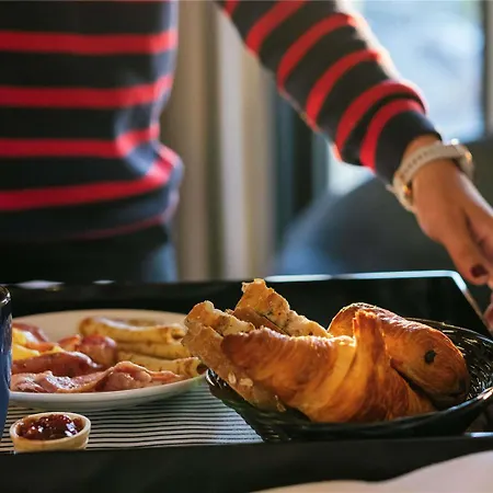 Mercure Centre Port 4*