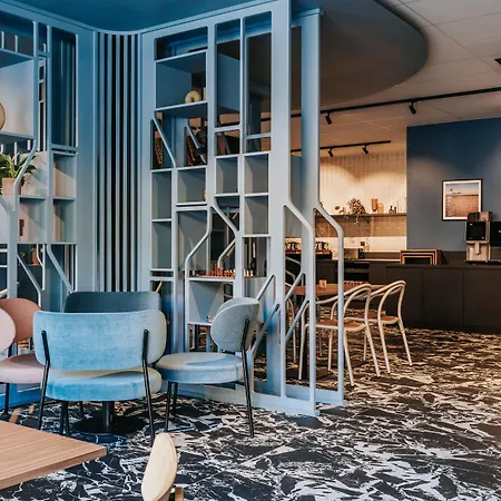 Mercure Centre Port 4*