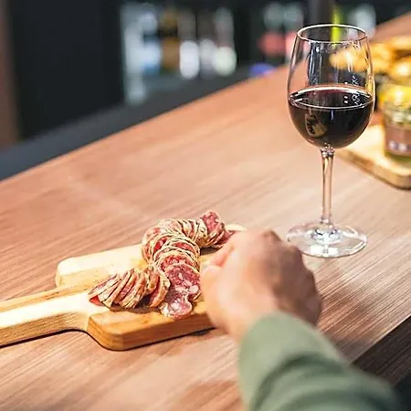 Mercure Centre Port 4*