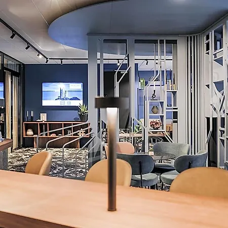 Mercure Centre Port 4*