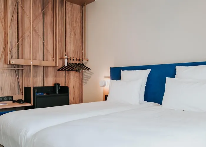 Hotel Mercure Centre Port 4*