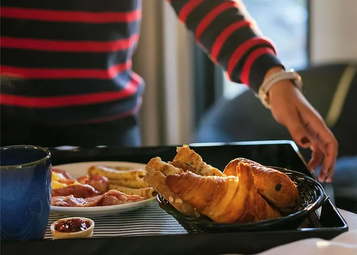 Mercure Centre Port 4*