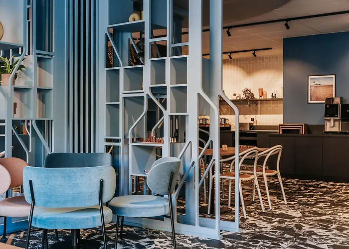 Mercure Centre Port 4*