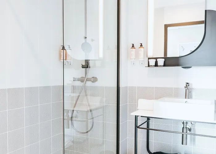 Hotel Mercure Centre Port 4*